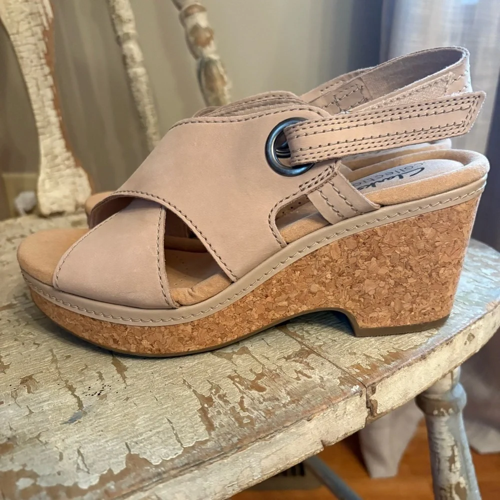 Clark’s Women's Giselle Loop Wedge‎ Sandals Taupe size 7